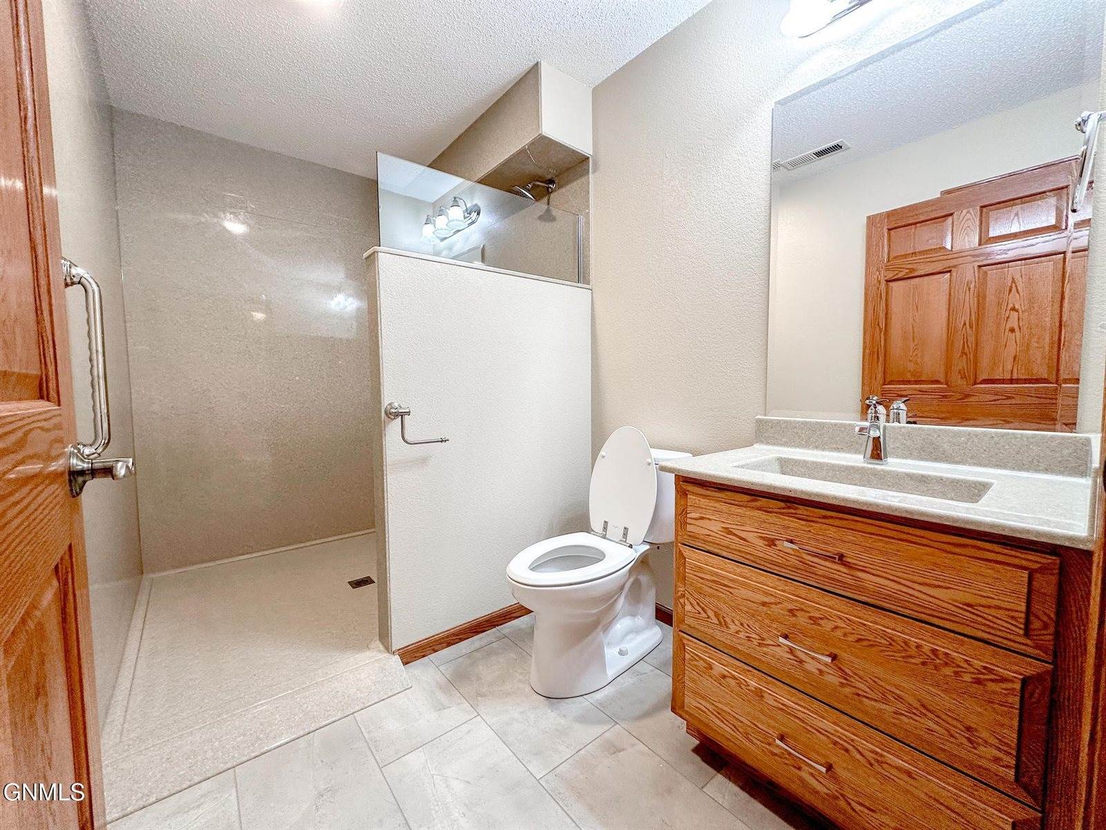 1501 35th Street, Bismarck, ND 58501