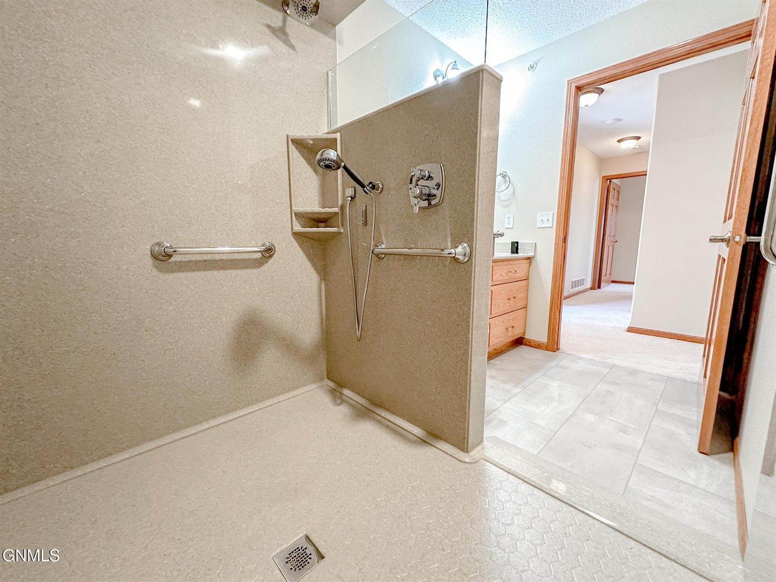 1501 35th Street, Bismarck, ND 58501