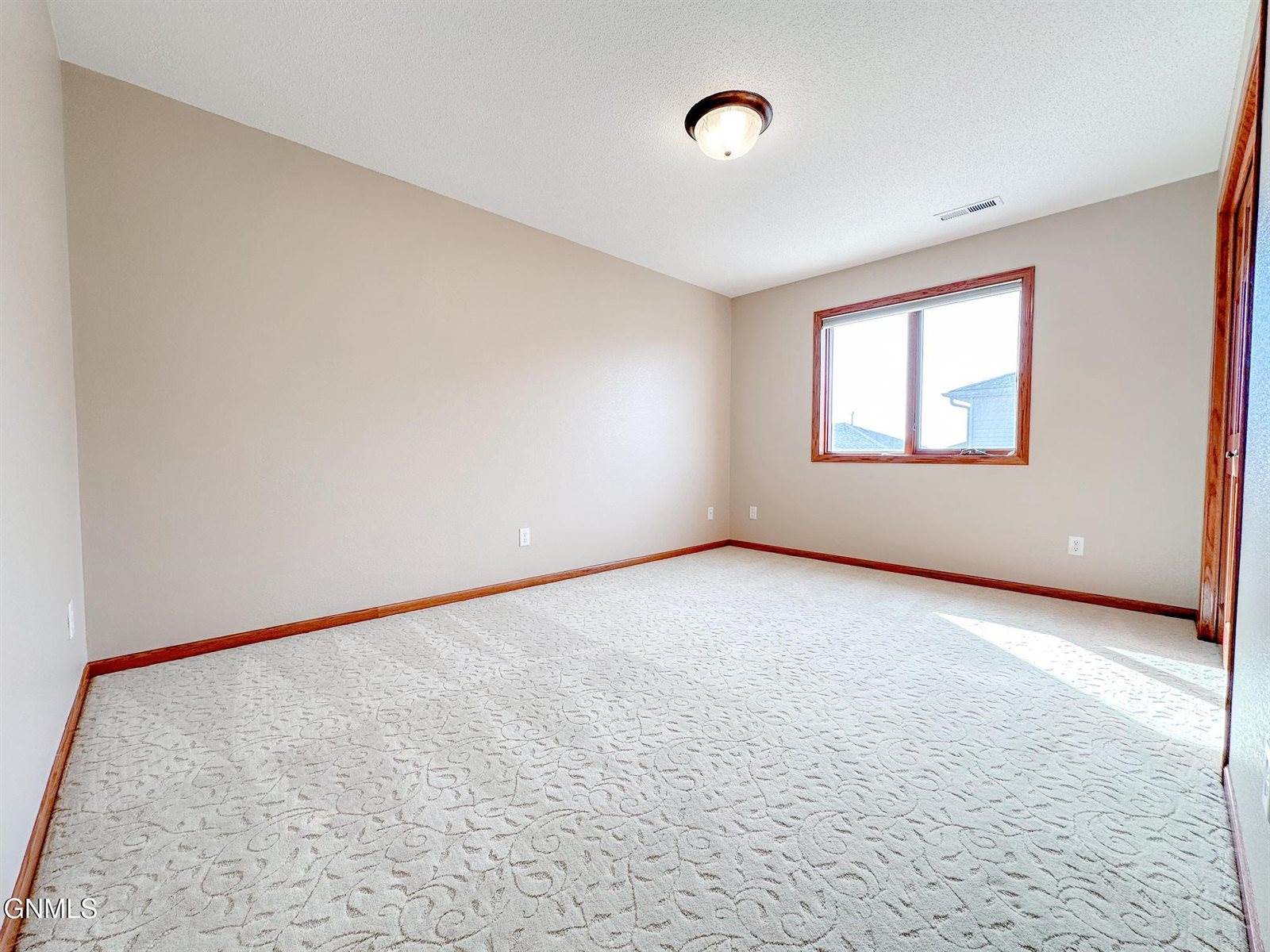 1501 35th Street, Bismarck, ND 58501