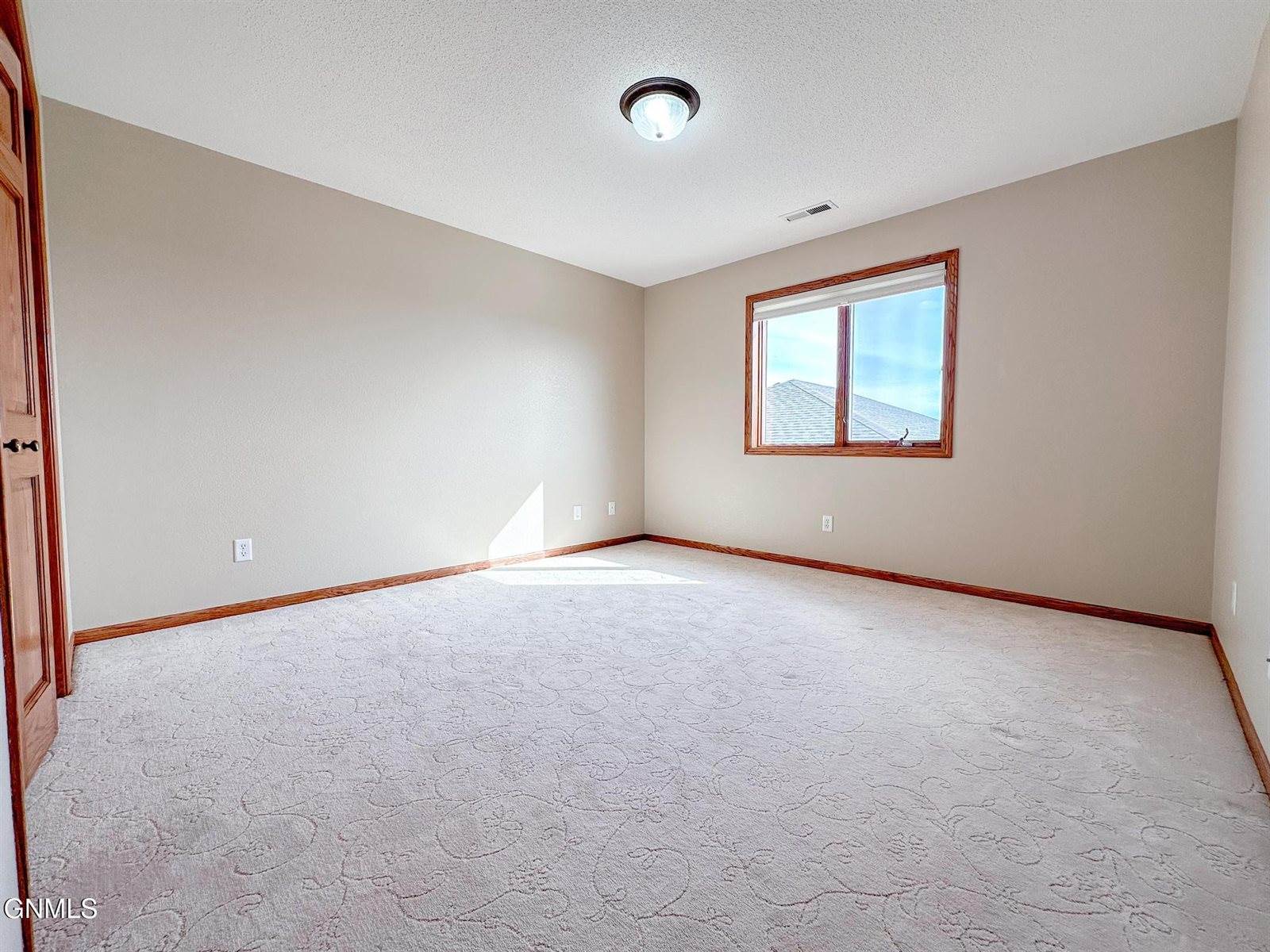 1501 35th Street, Bismarck, ND 58501