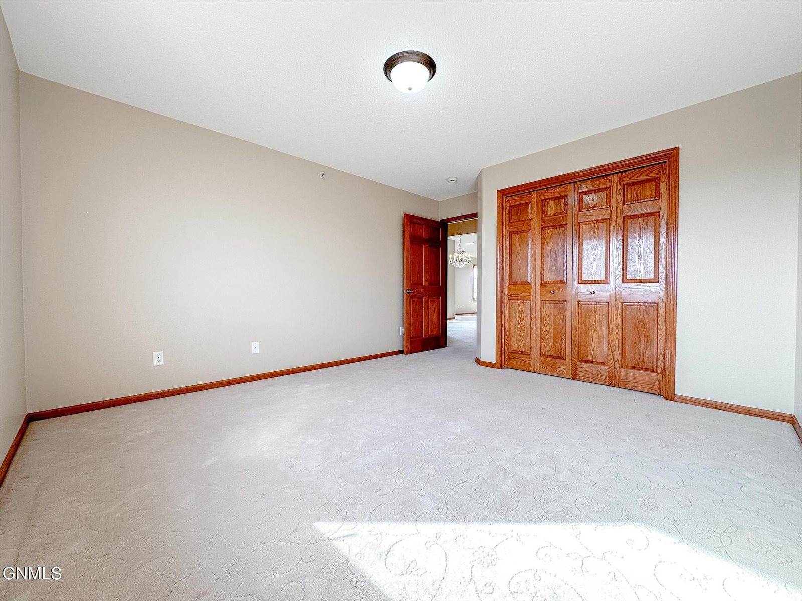 1501 35th Street, Bismarck, ND 58501