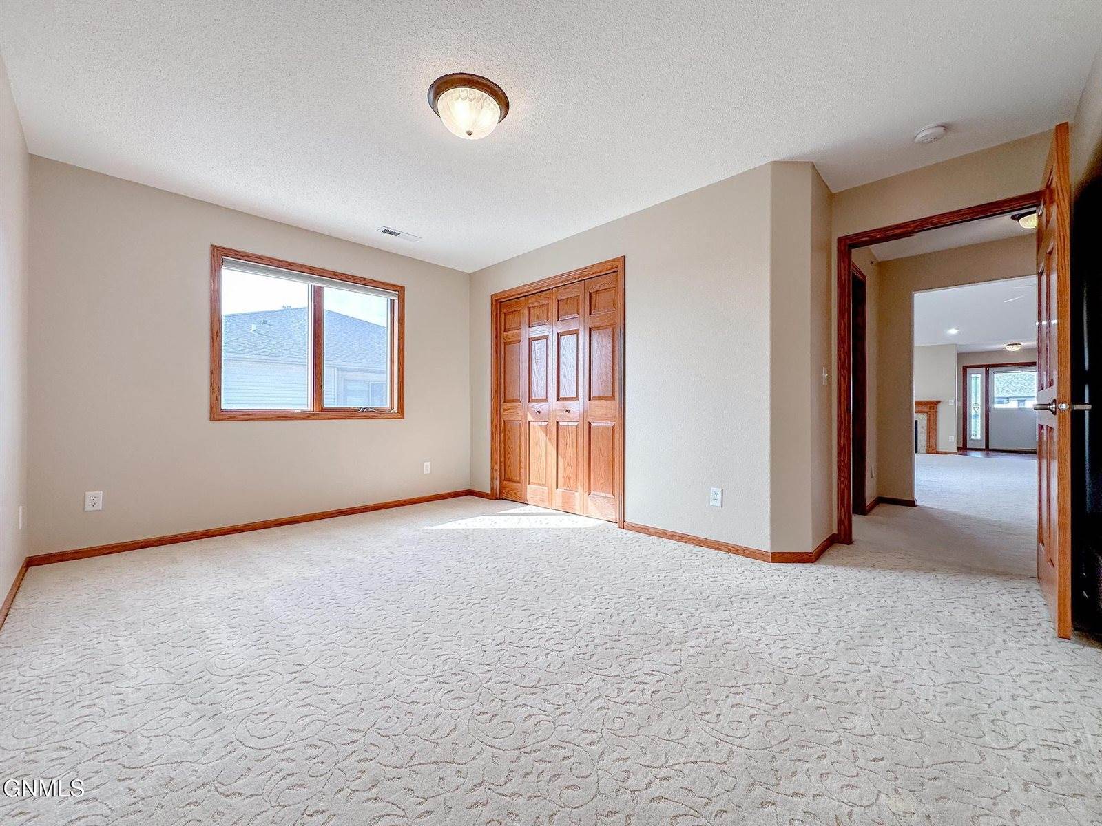 1501 35th Street, Bismarck, ND 58501