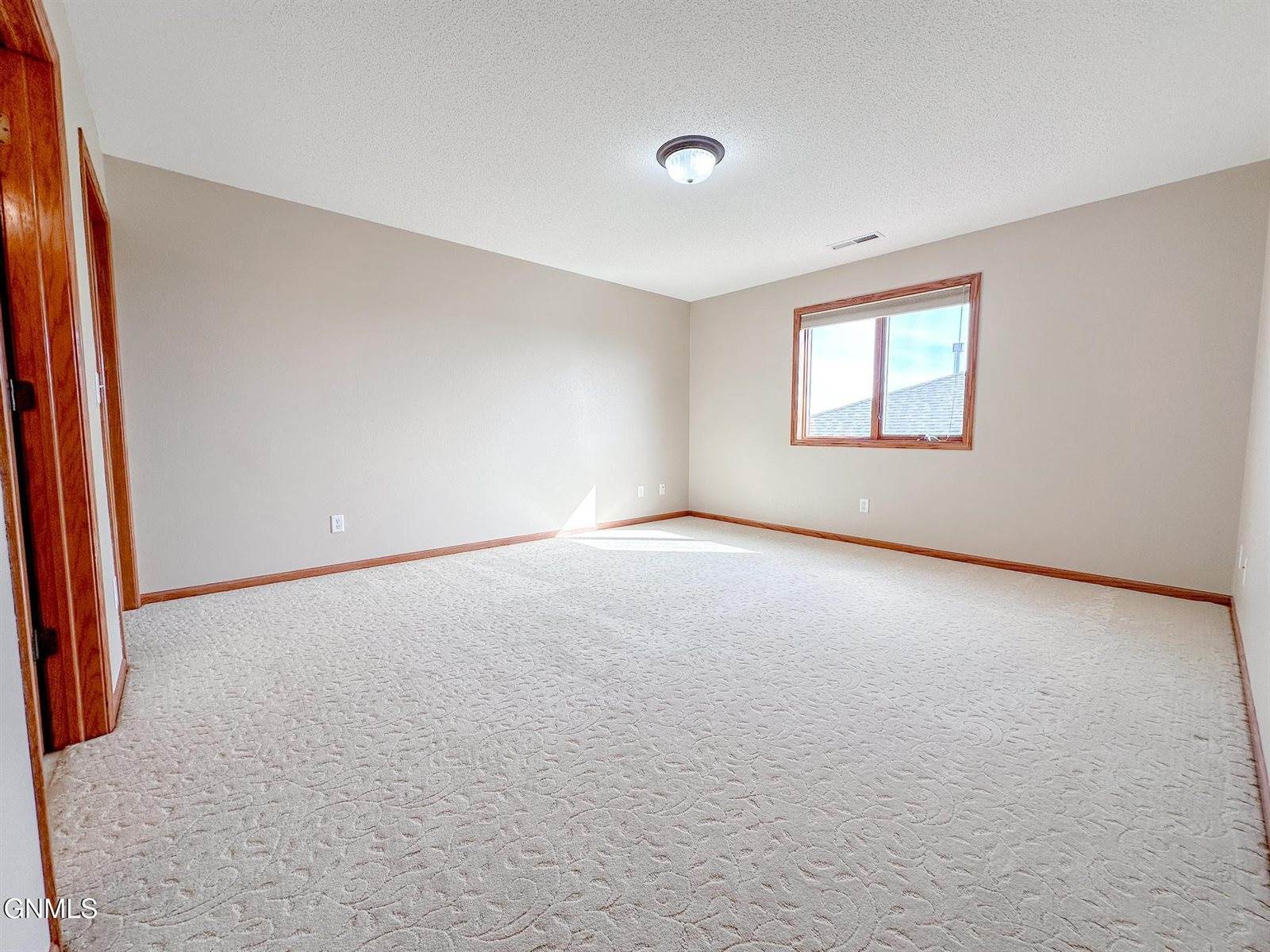 1501 35th Street, Bismarck, ND 58501