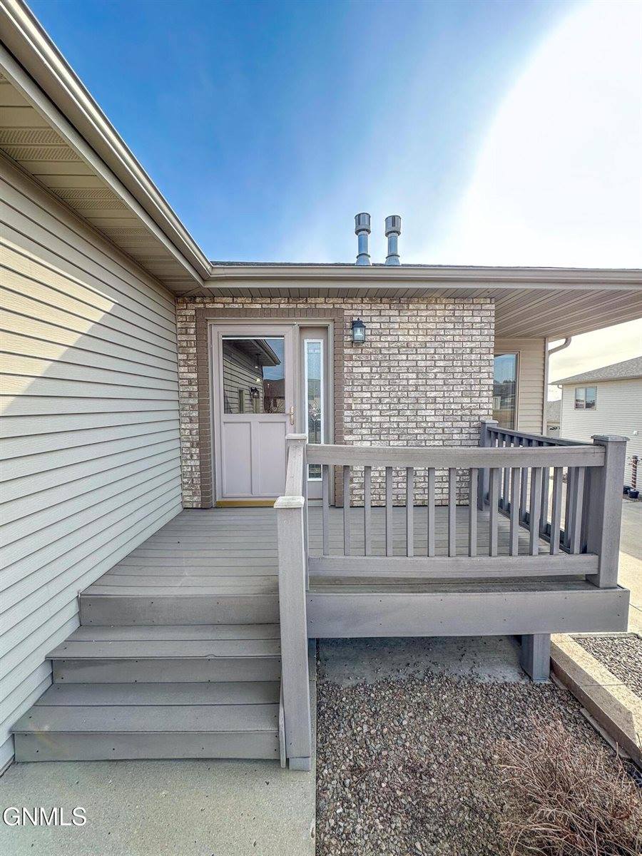 1501 35th Street, Bismarck, ND 58501