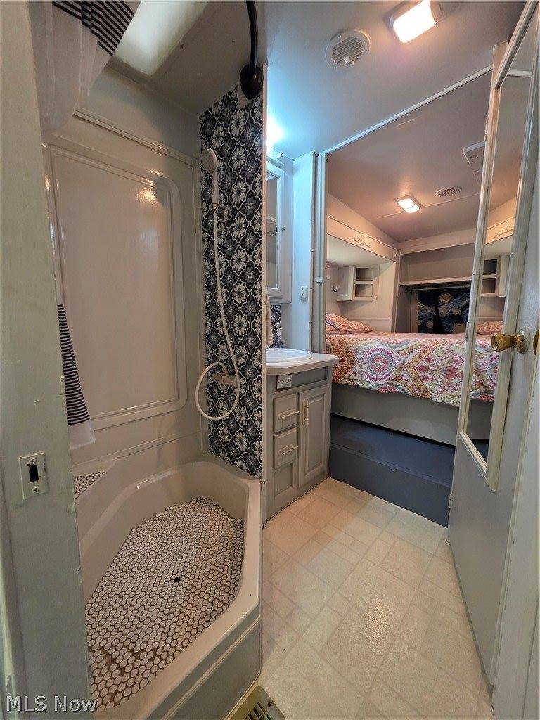 2353-2354 Norman Path, Senecaville, OH 43780