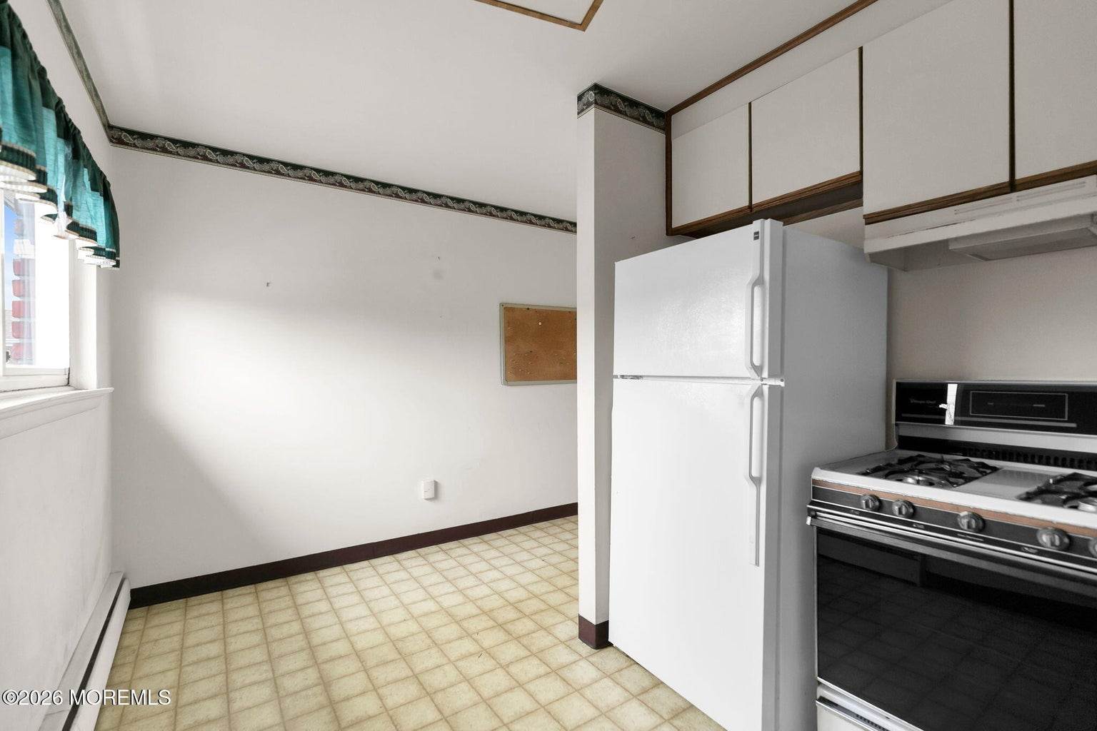 15 Azalea Ct, Eatontown, NJ 07724