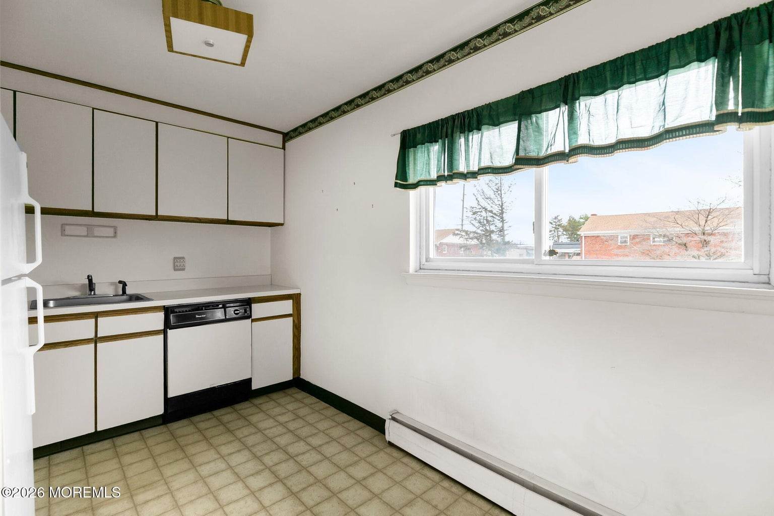 15 Azalea Ct, Eatontown, NJ 07724