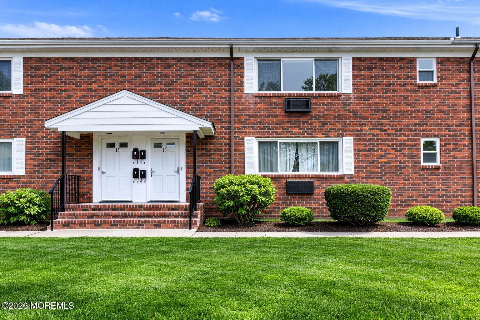 15 Azalea Ct, Eatontown, NJ 07724