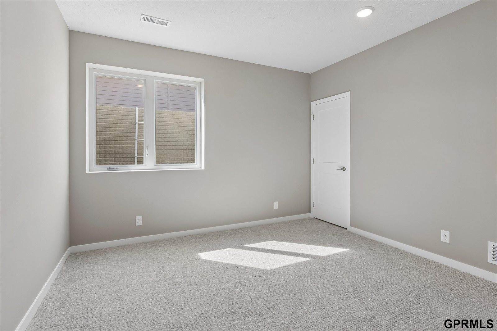 21109 Jessie Avenue, Elkhorn, NE 68022