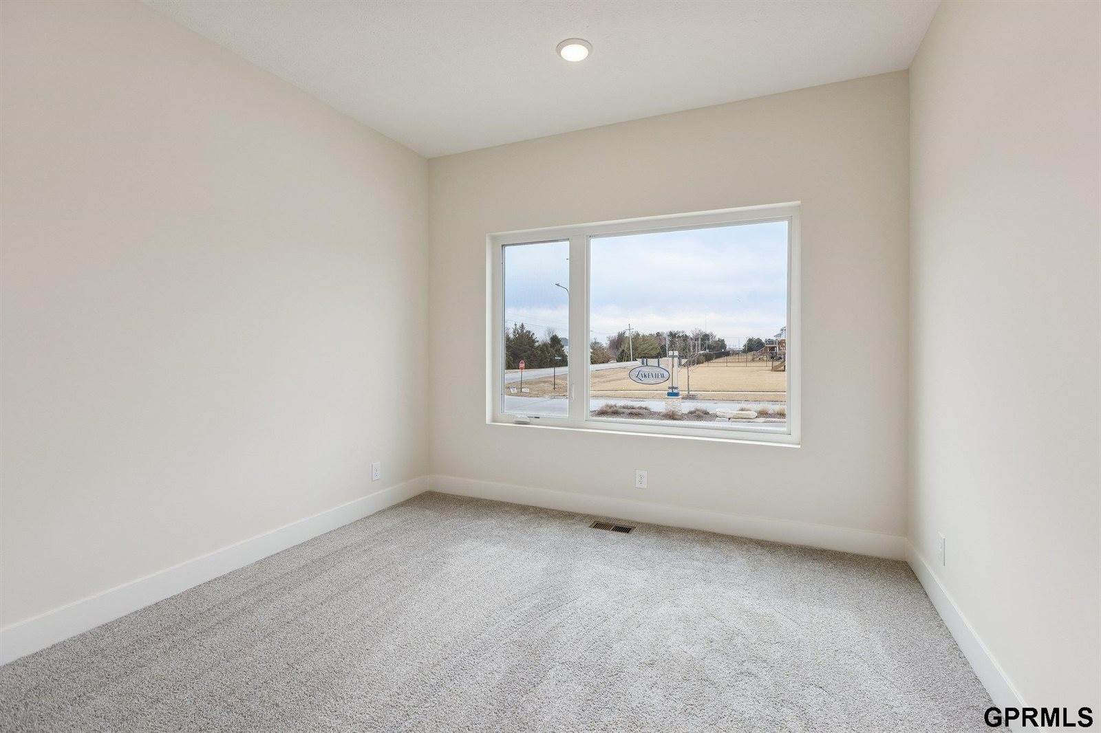 21108 Hartman Avenue, Elkhorn, NE 68022