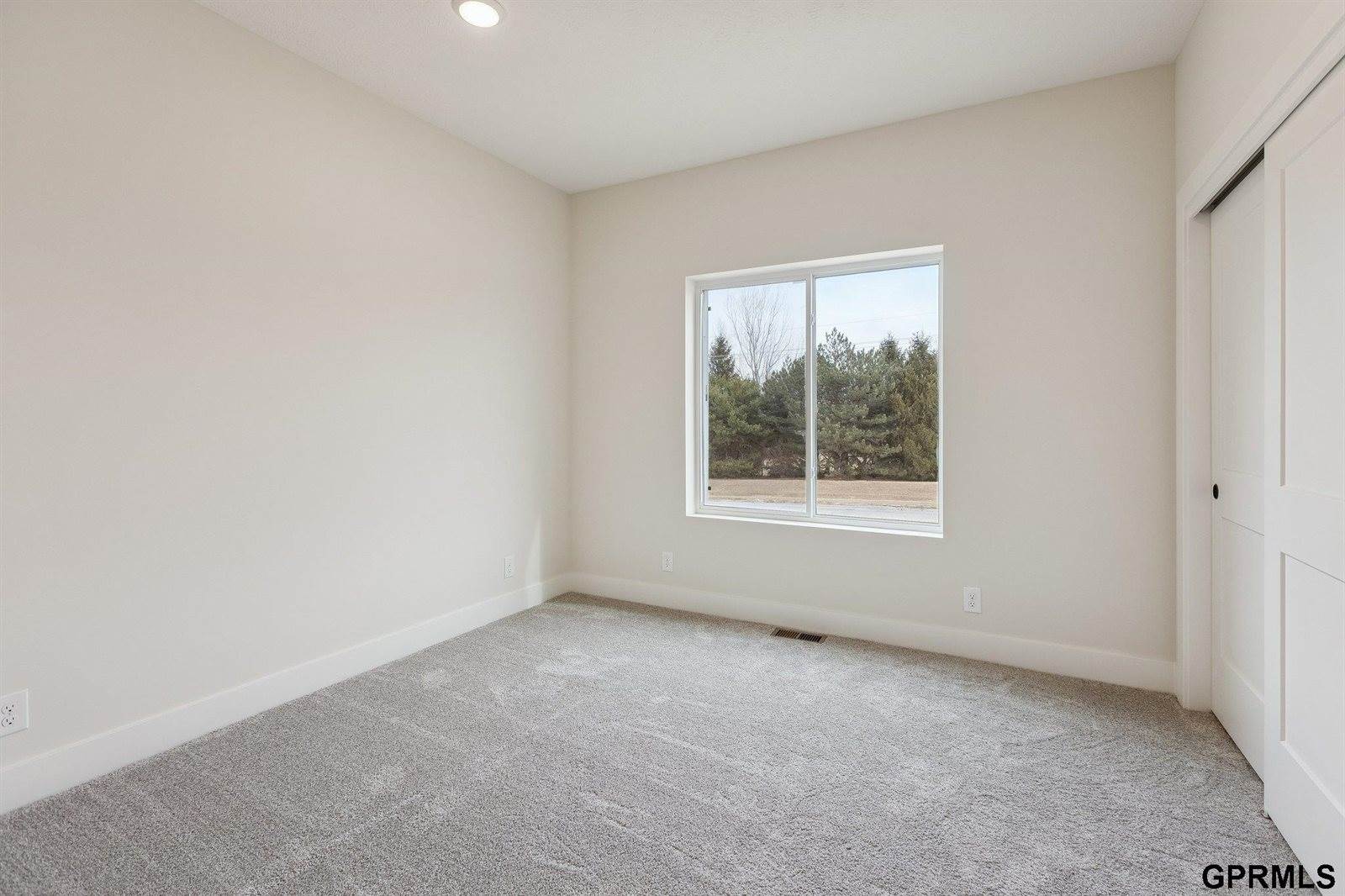 21108 Hartman Avenue, Elkhorn, NE 68022