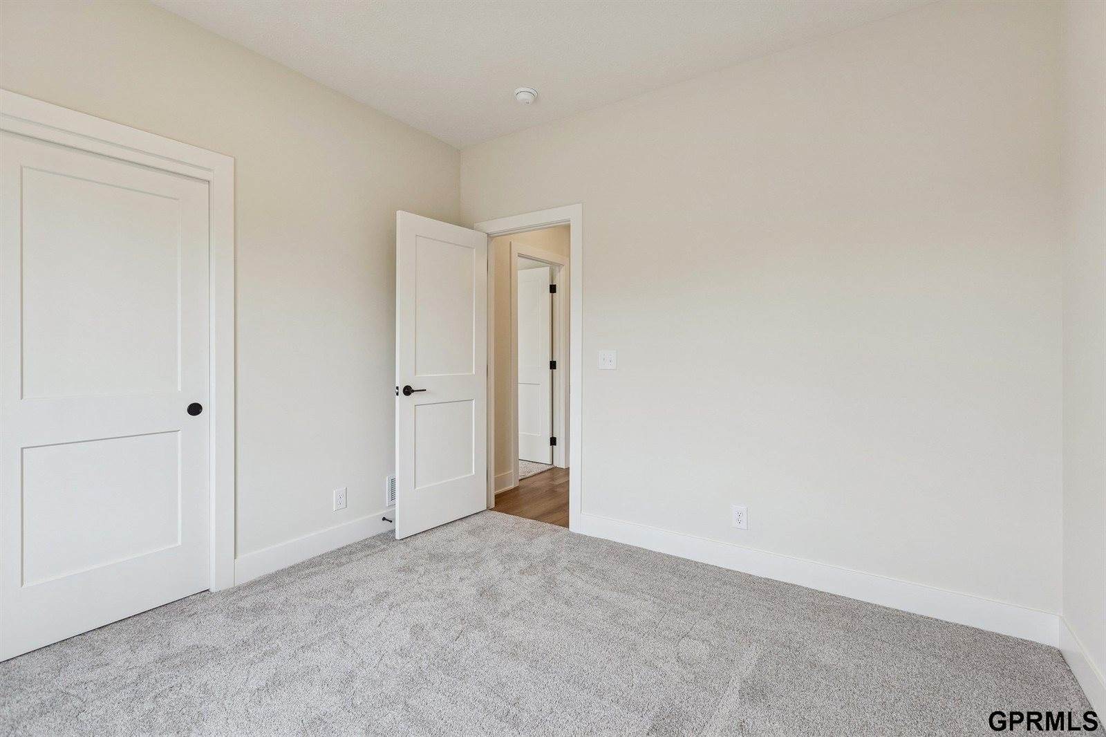 21108 Hartman Avenue, Elkhorn, NE 68022