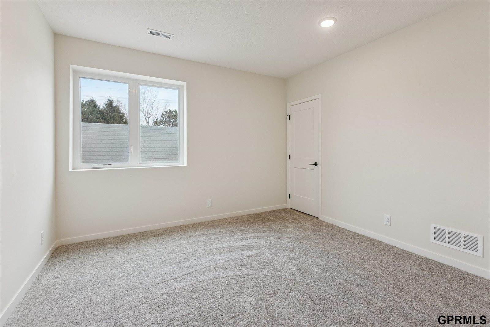 21108 Hartman Avenue, Elkhorn, NE 68022