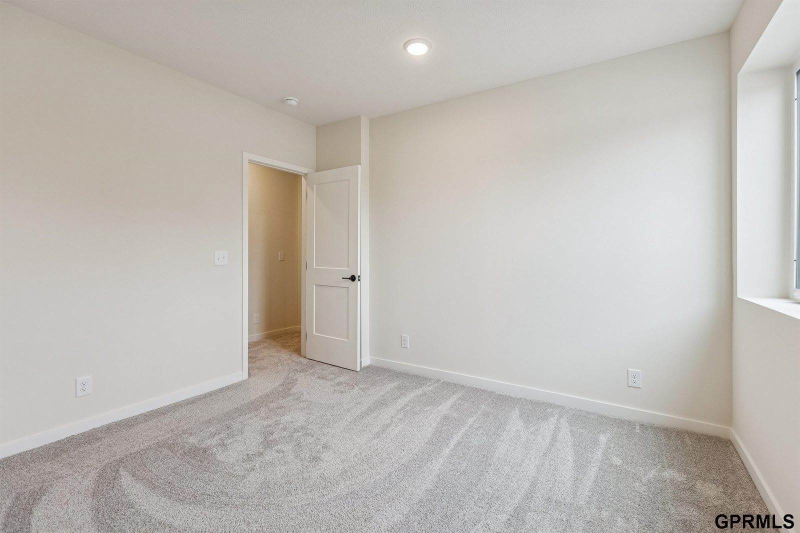 21108 Hartman Avenue, Elkhorn, NE 68022