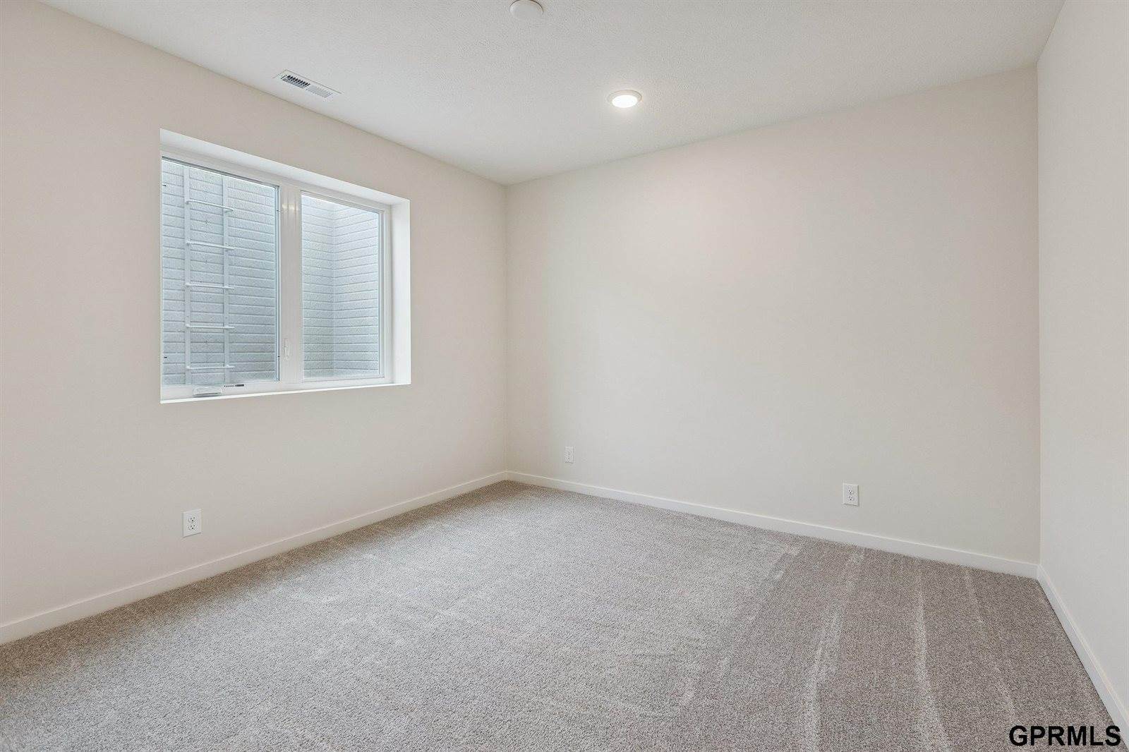 21108 Hartman Avenue, Elkhorn, NE 68022