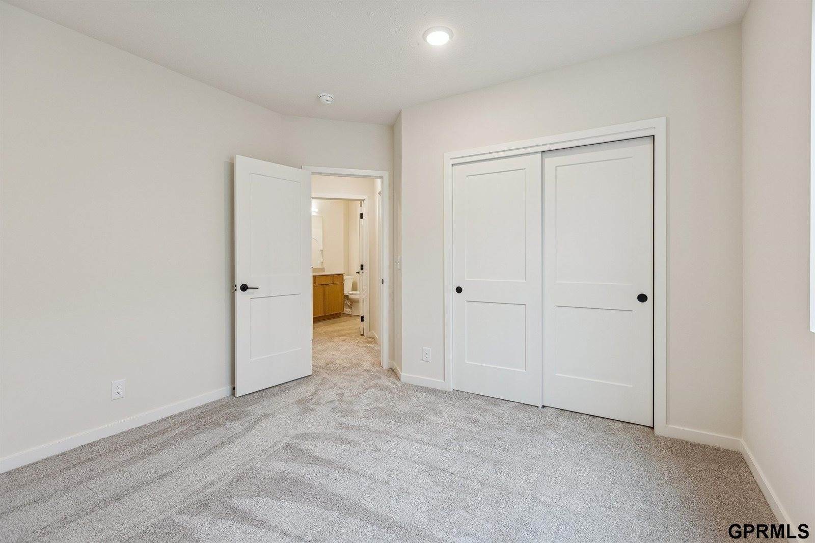 21108 Hartman Avenue, Elkhorn, NE 68022