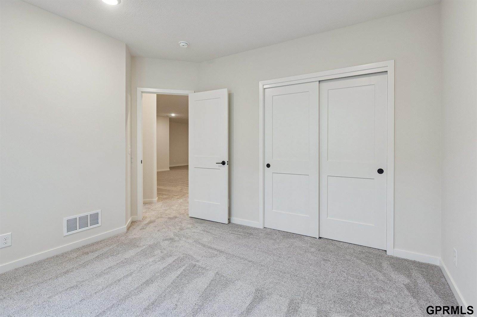 21108 Hartman Avenue, Elkhorn, NE 68022