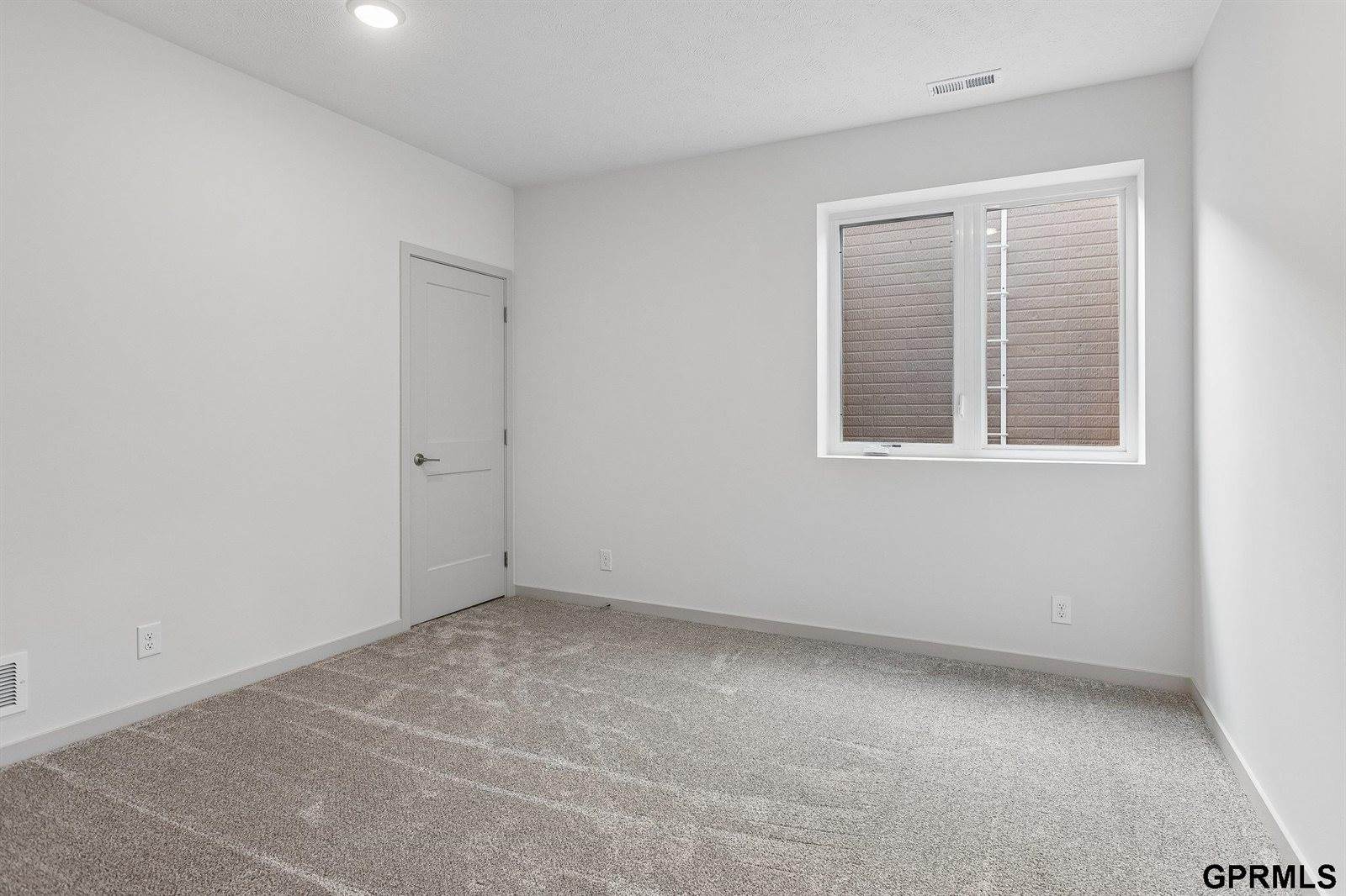 21108 Hartman Avenue, Elkhorn, NE 68022