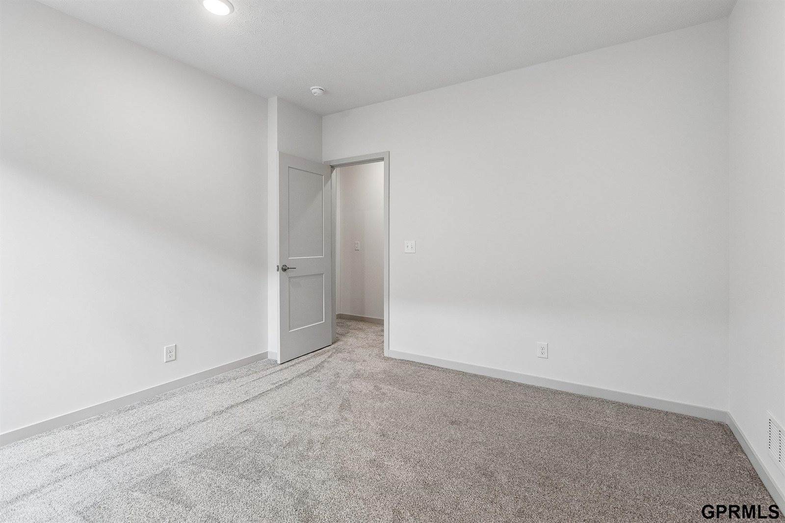 21108 Hartman Avenue, Elkhorn, NE 68022