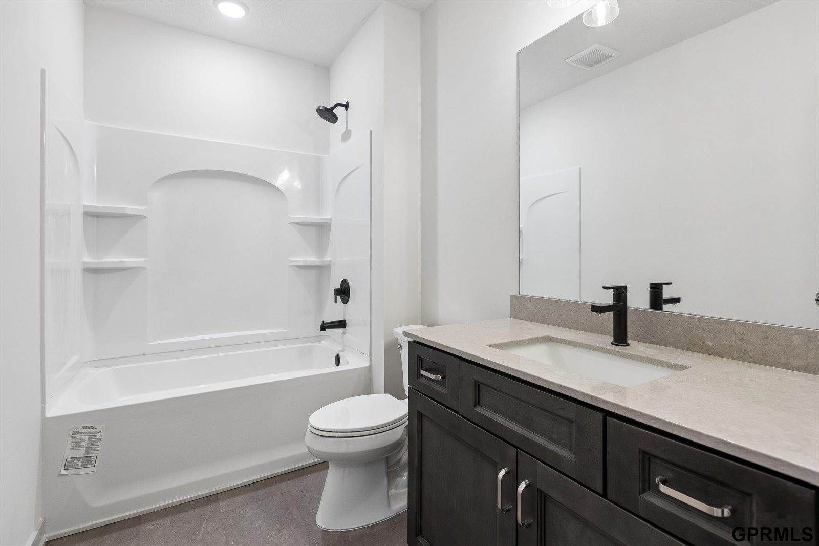 21108 Hartman Avenue, Elkhorn, NE 68022