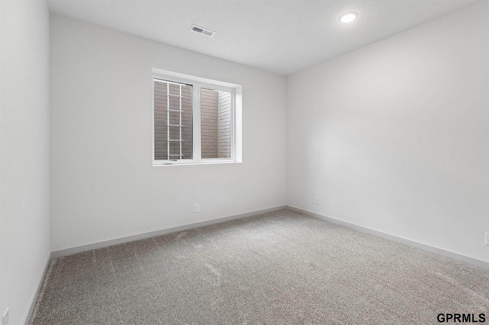 21108 Hartman Avenue, Elkhorn, NE 68022