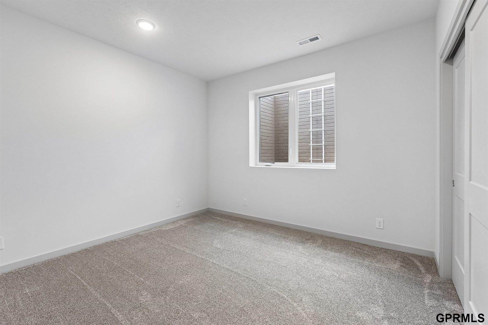 21108 Hartman Avenue, Elkhorn, NE 68022