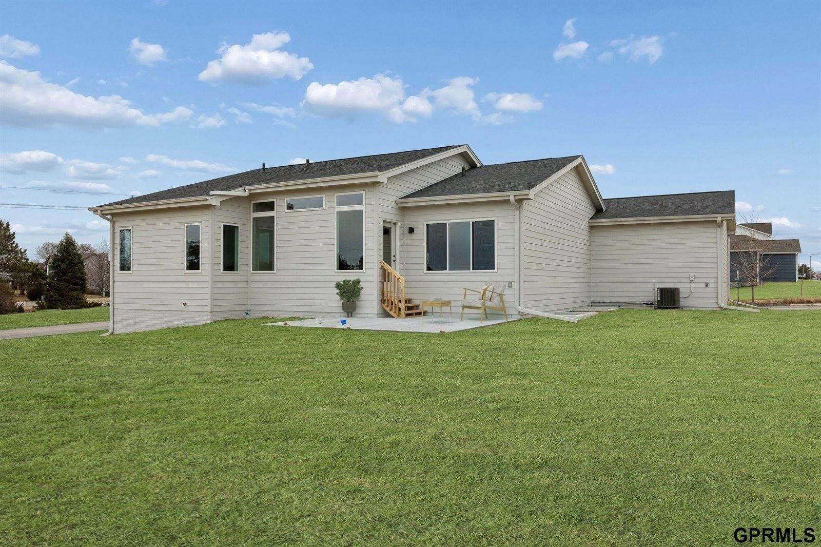 21108 Hartman Avenue, Elkhorn, NE 68022