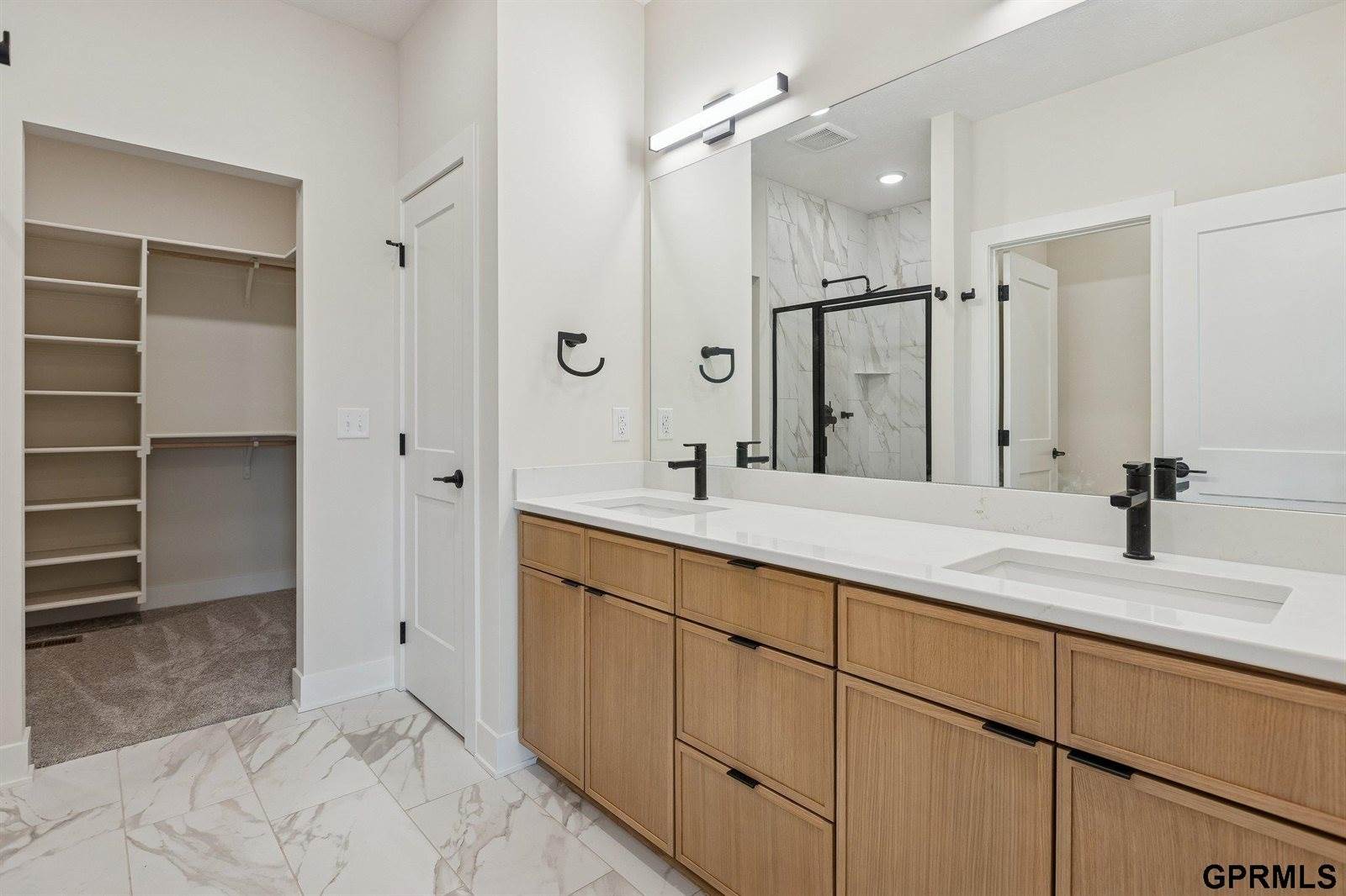 21108 Hartman Avenue, Elkhorn, NE 68022