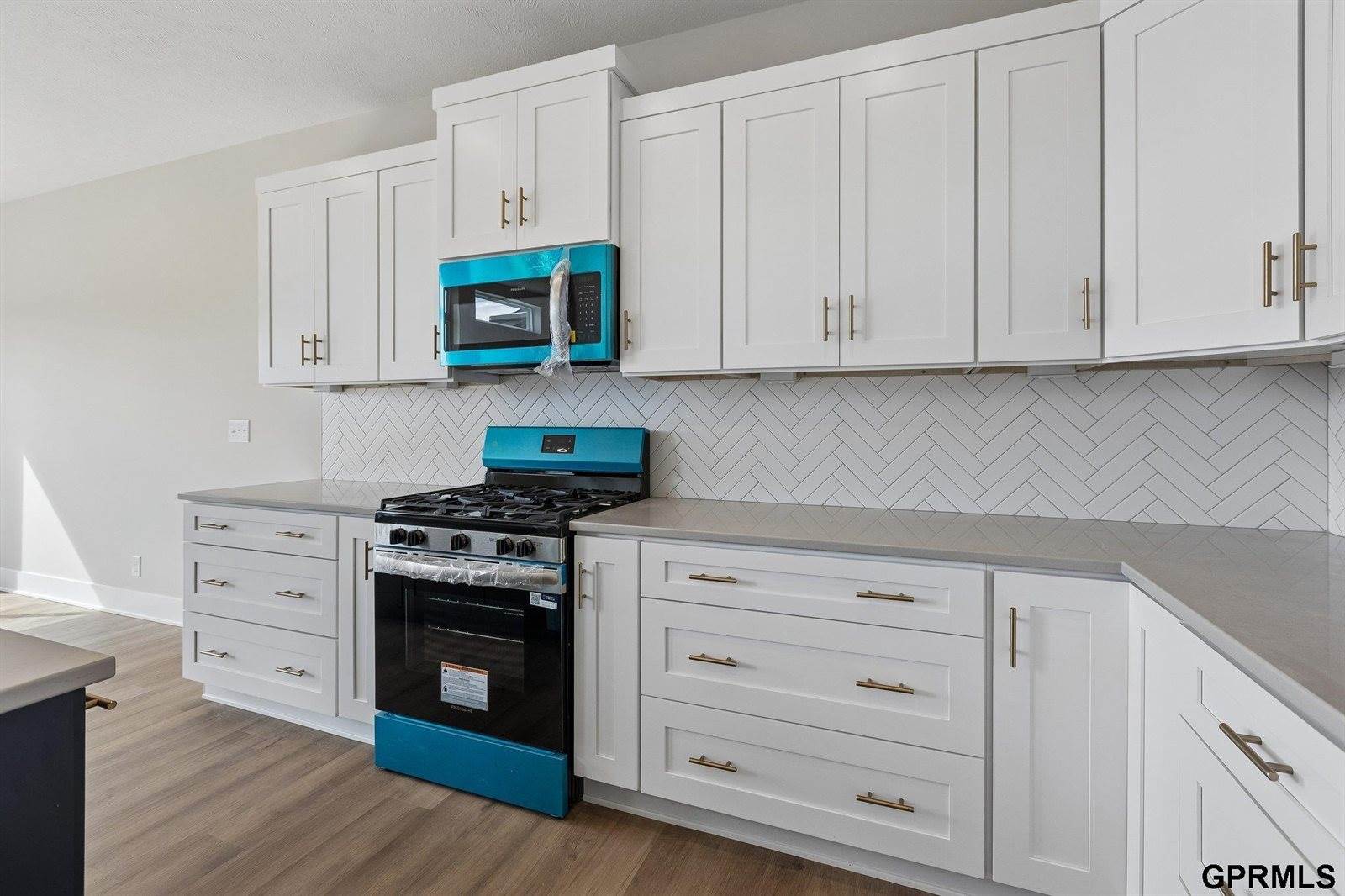 5714 Kestrel Parkway, Elkhorn, NE 68022