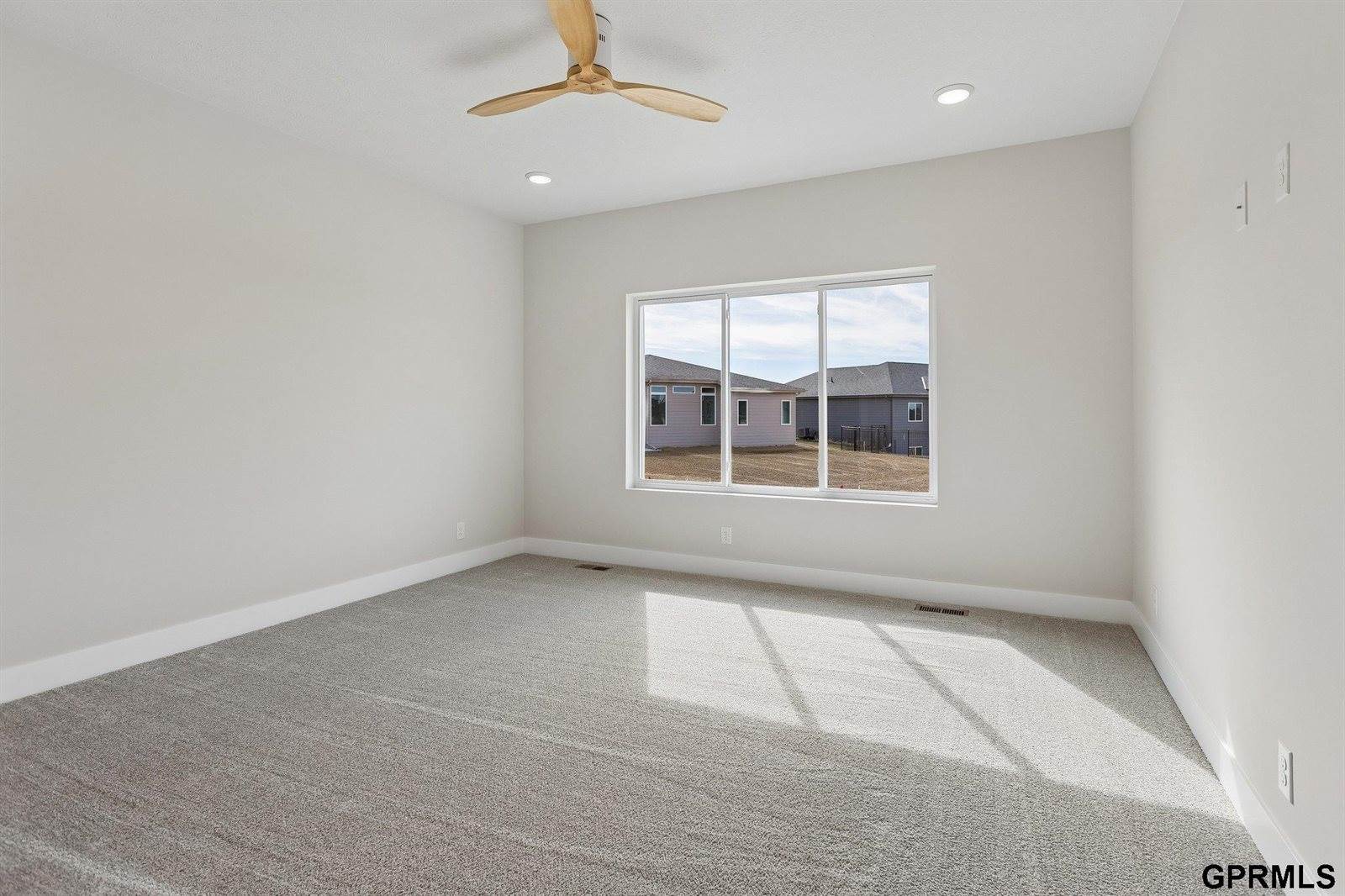 5714 Kestrel Parkway, Elkhorn, NE 68022