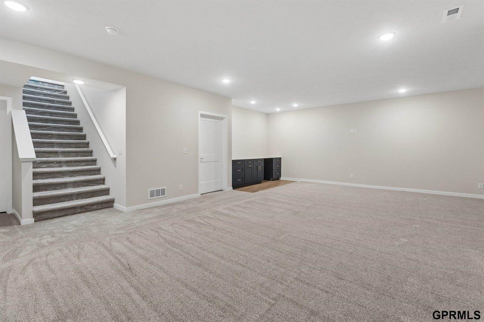 5714 Kestrel Parkway, Elkhorn, NE 68022