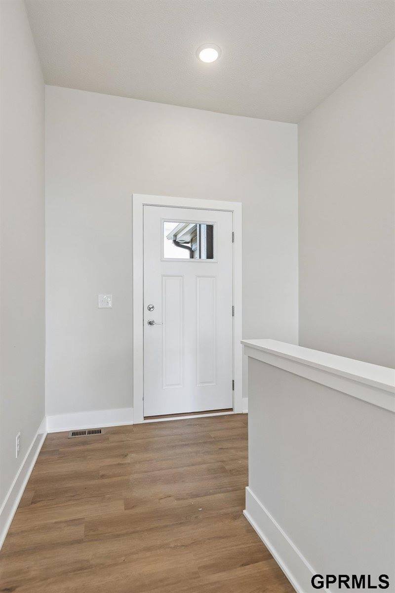 5714 Kestrel Parkway, Elkhorn, NE 68022