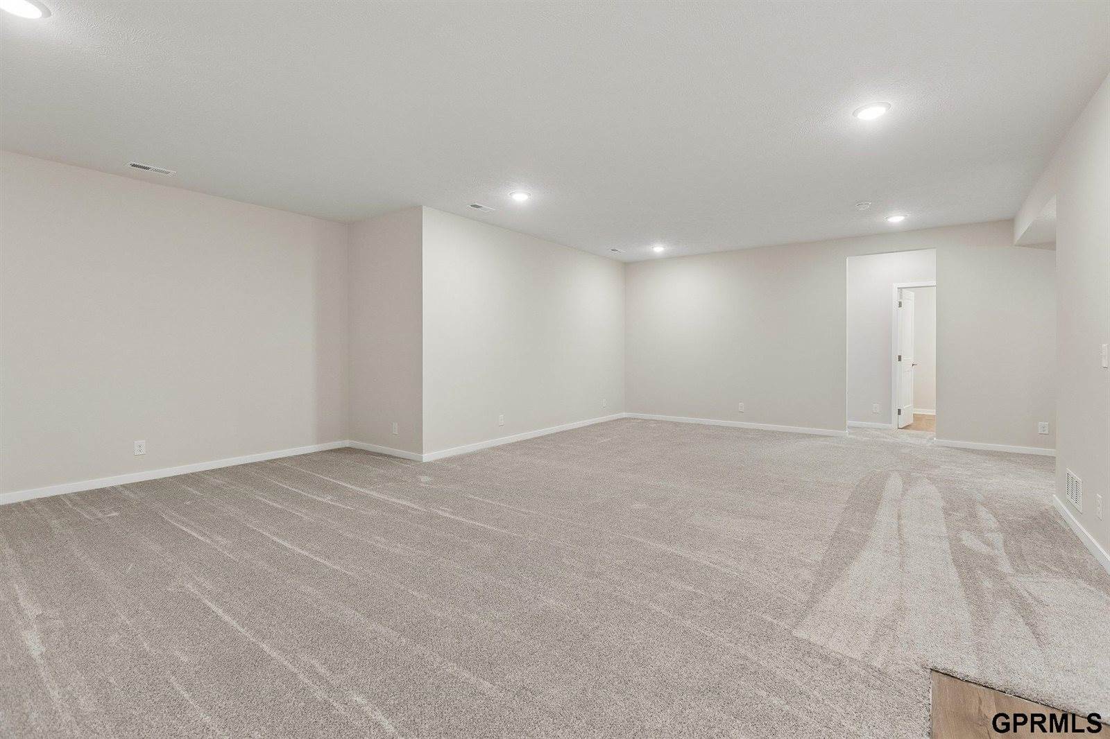 5714 Kestrel Parkway, Elkhorn, NE 68022