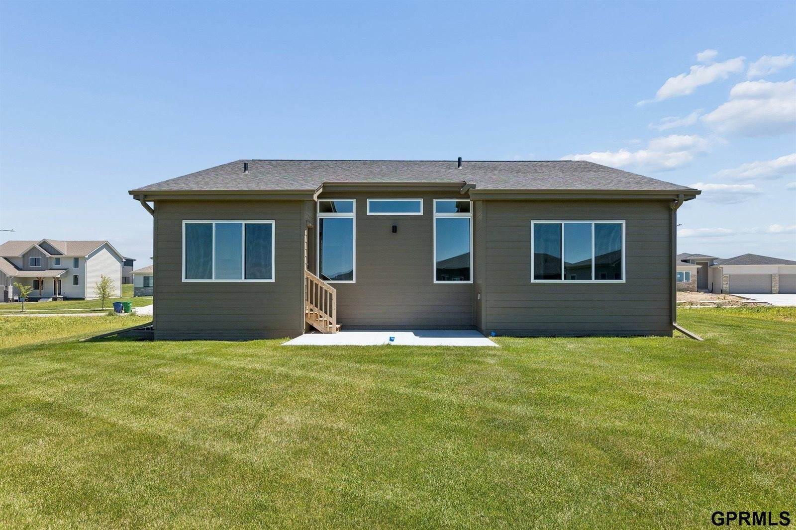 5714 Kestrel Parkway, Elkhorn, NE 68022