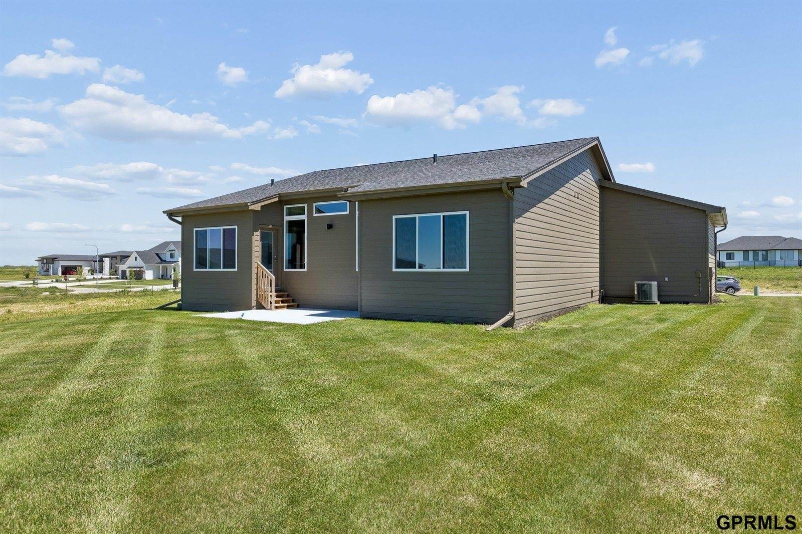 5714 Kestrel Parkway, Elkhorn, NE 68022