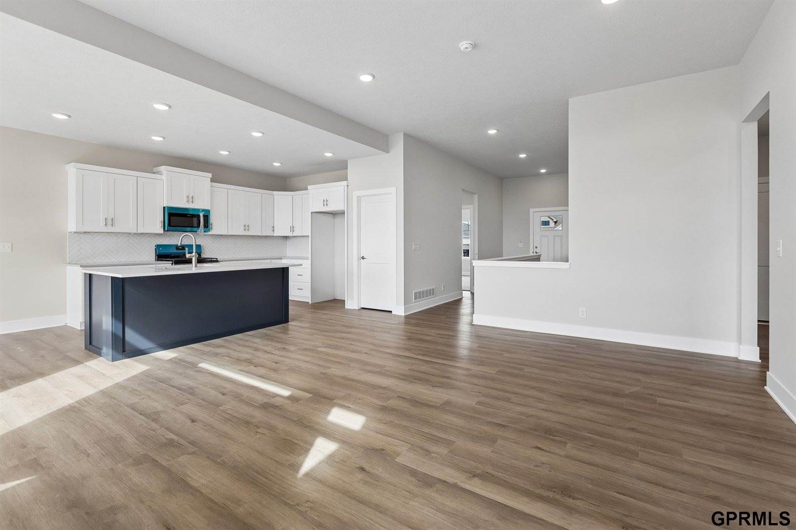 5714 Kestrel Parkway, Elkhorn, NE 68022