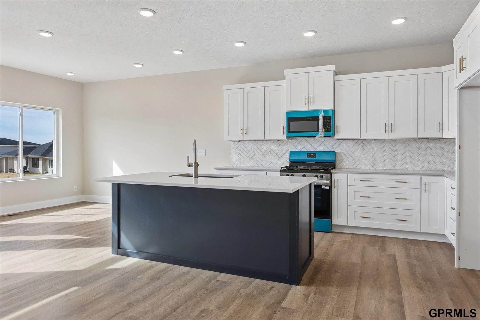 5714 Kestrel Parkway, Elkhorn, NE 68022