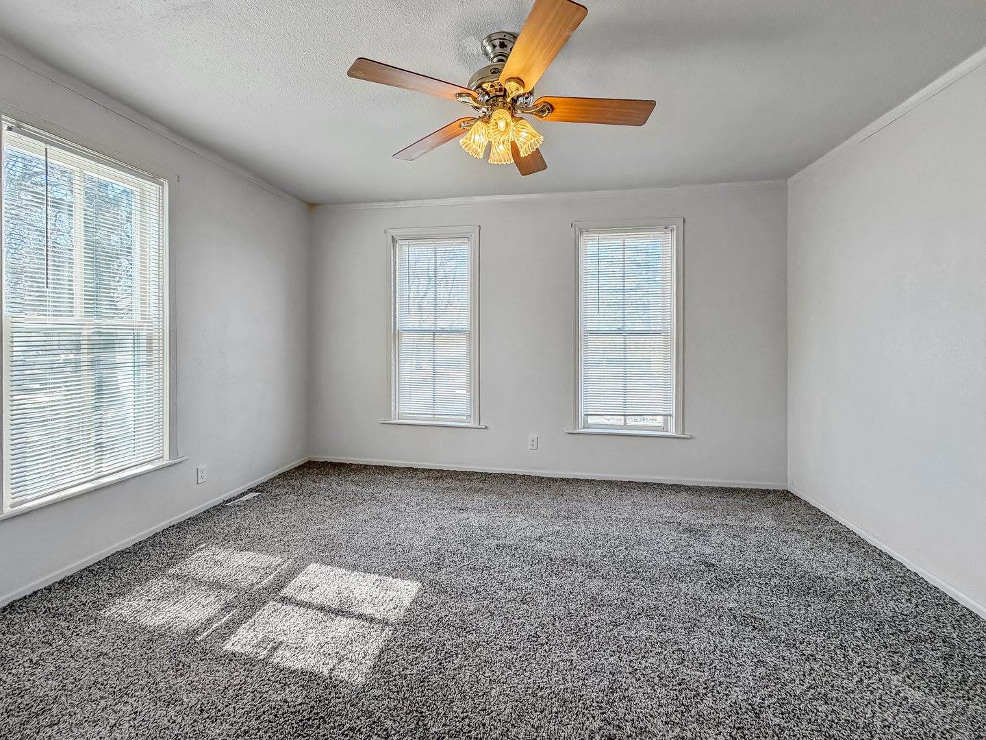 1415 South Walnut Avenue, Freeport, IL 61032