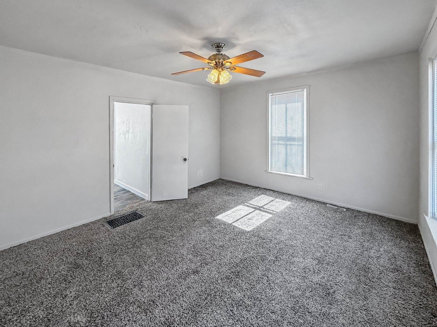 1415 South Walnut Avenue, Freeport, IL 61032