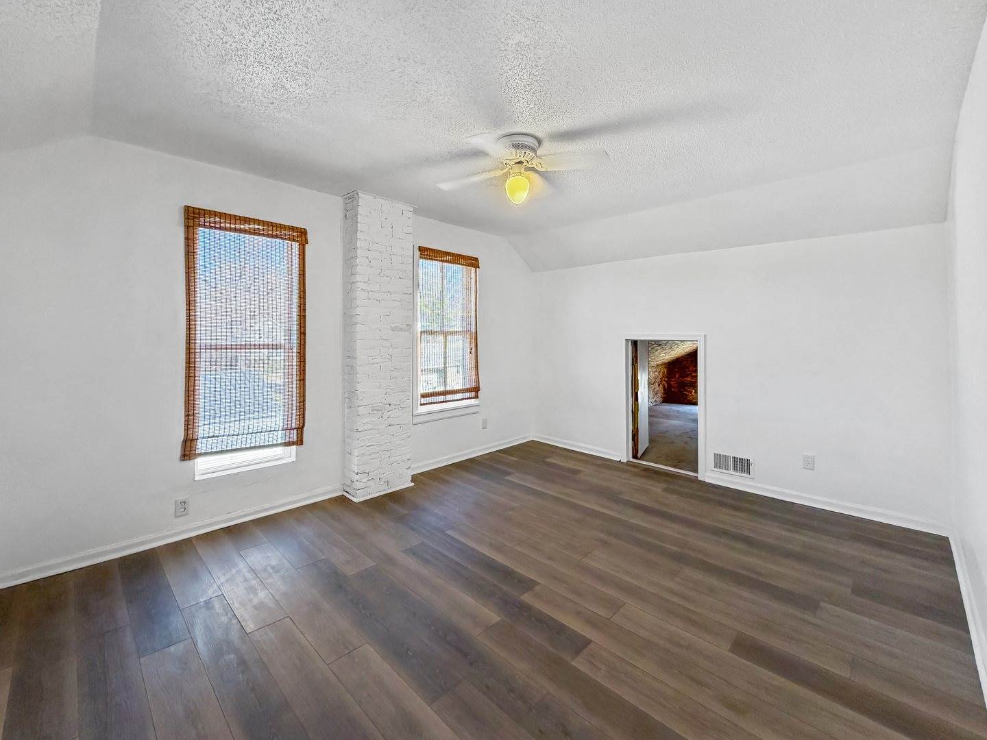 1415 South Walnut Avenue, Freeport, IL 61032