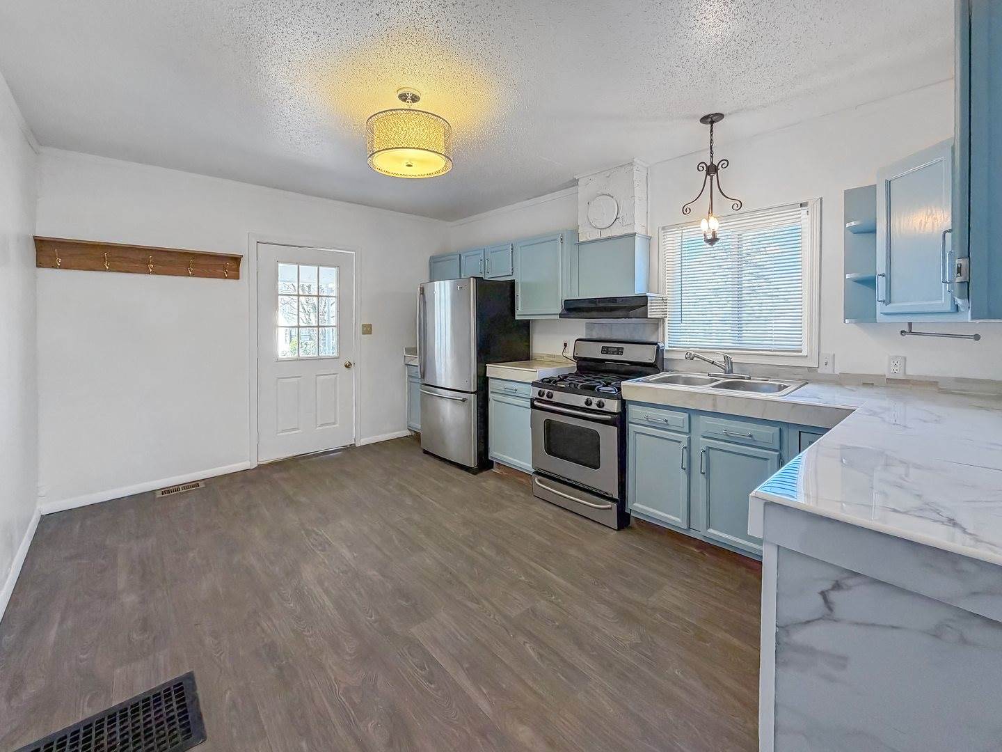 1415 South Walnut Avenue, Freeport, IL 61032