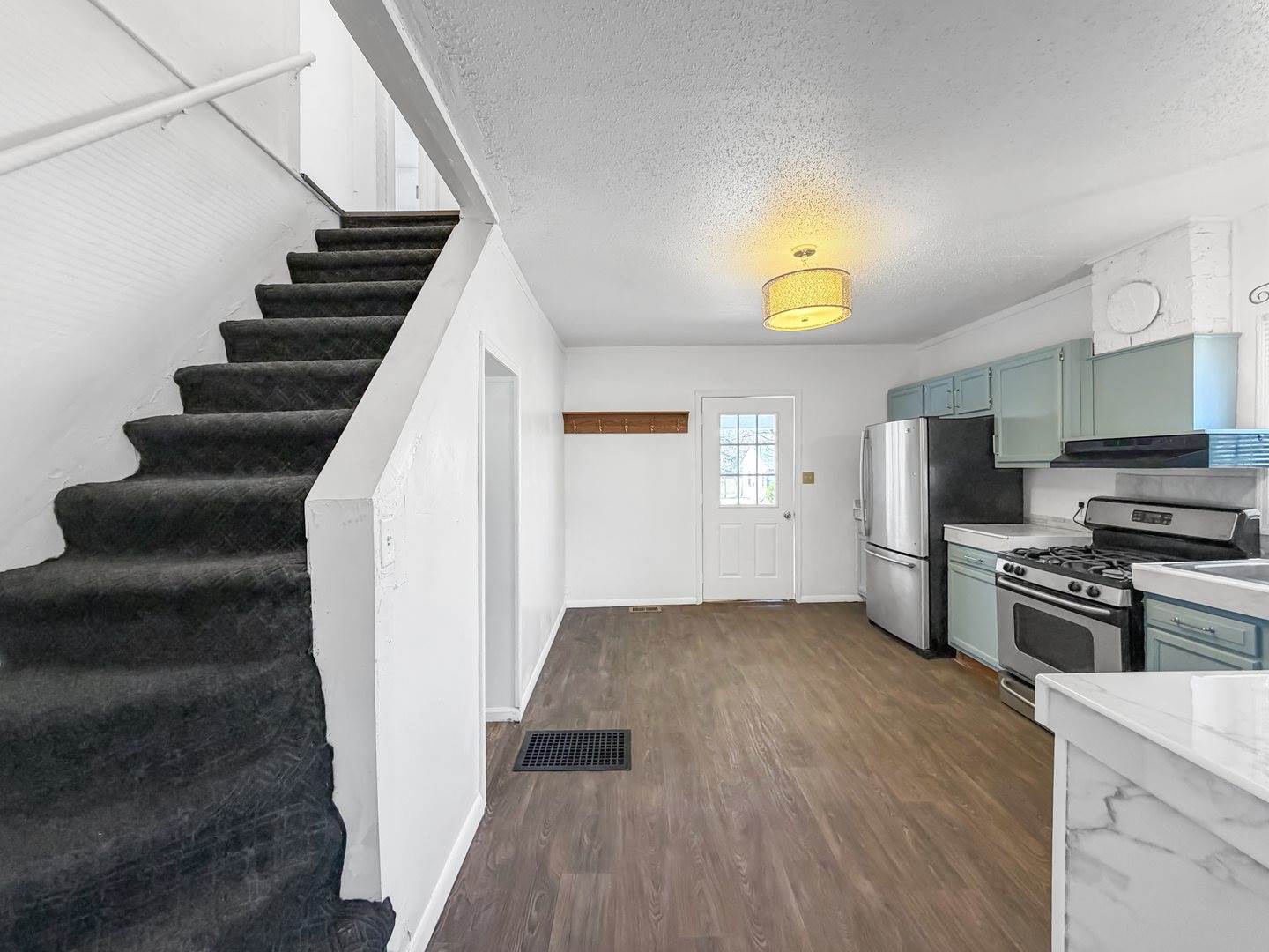 1415 South Walnut Avenue, Freeport, IL 61032