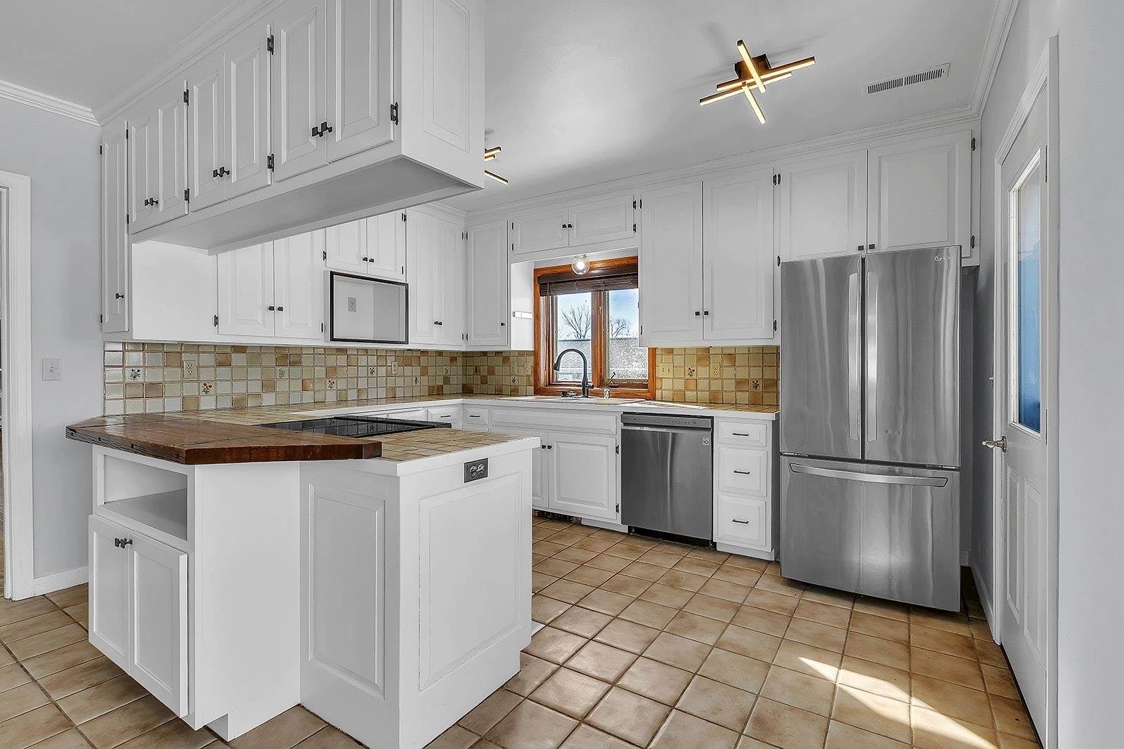 3020 Sth 57, De Pere, WI 54115