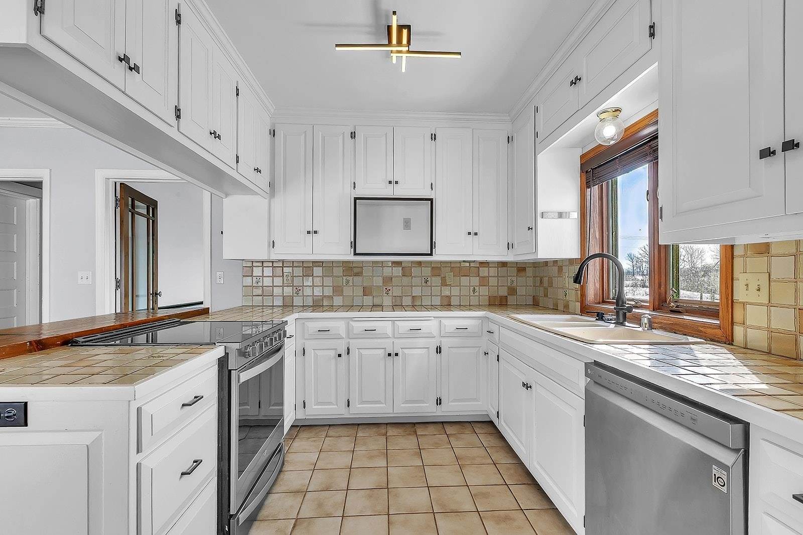 3020 Sth 57, De Pere, WI 54115