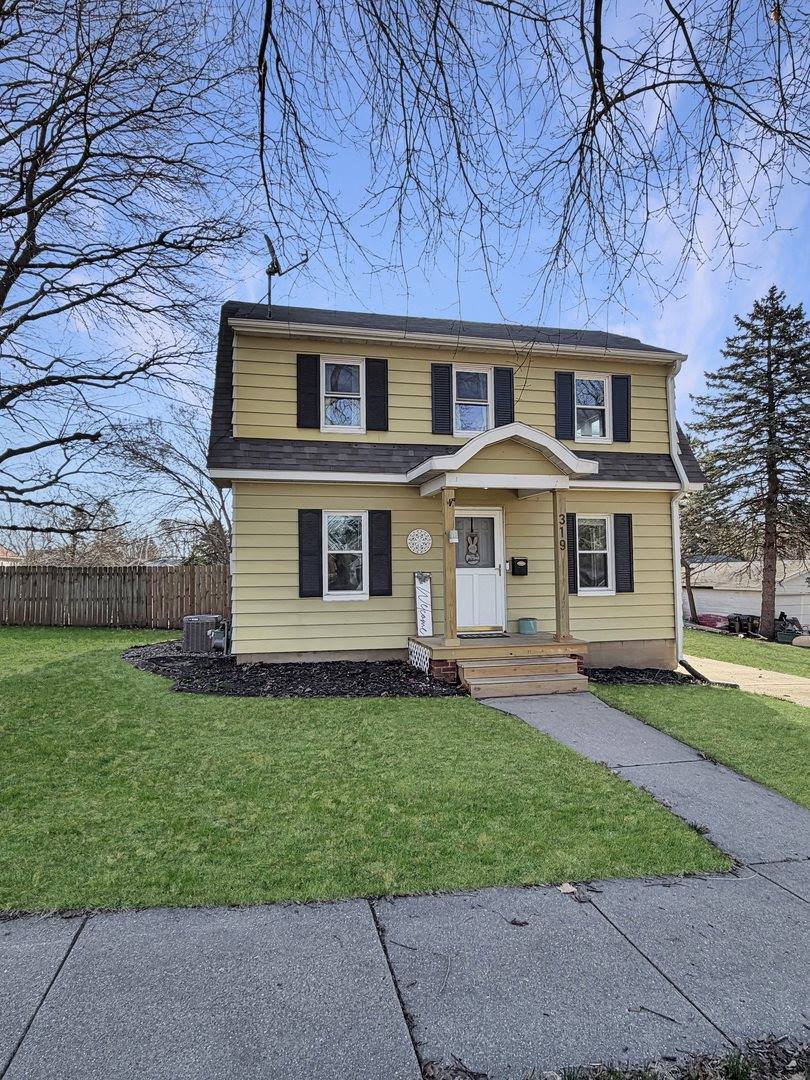 319 North Foley Avenue, Freeport, IL 61032