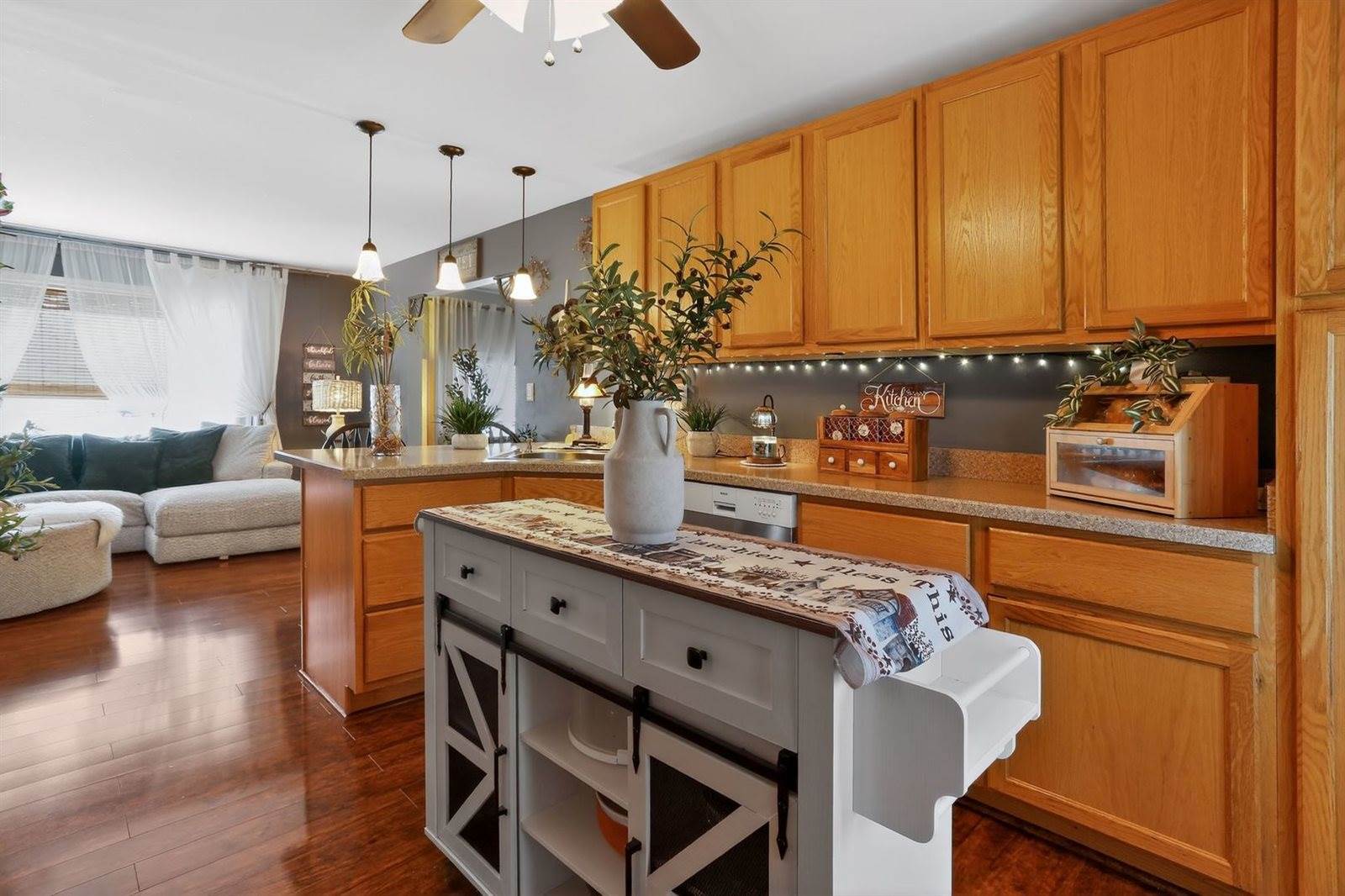 14308 South Kenneth Avenue, Midlothian, IL 60445