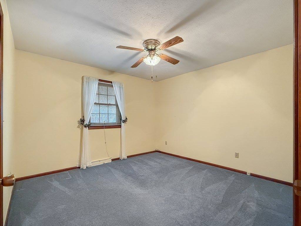 1380 Center Lane Dr, Ashland, OH 44805