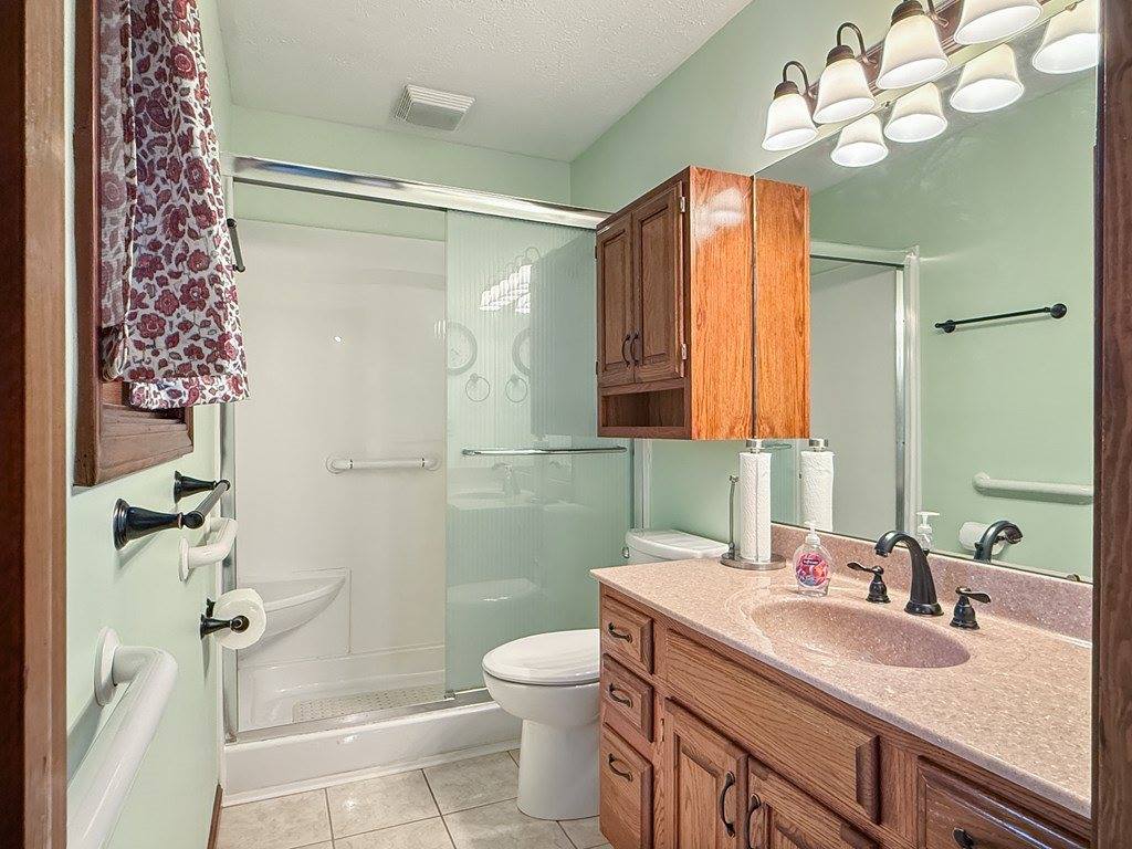 1380 Center Lane Dr, Ashland, OH 44805