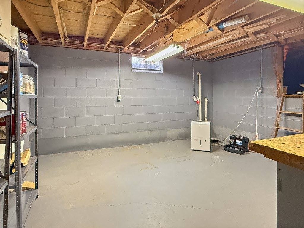 1380 Center Lane Dr, Ashland, OH 44805