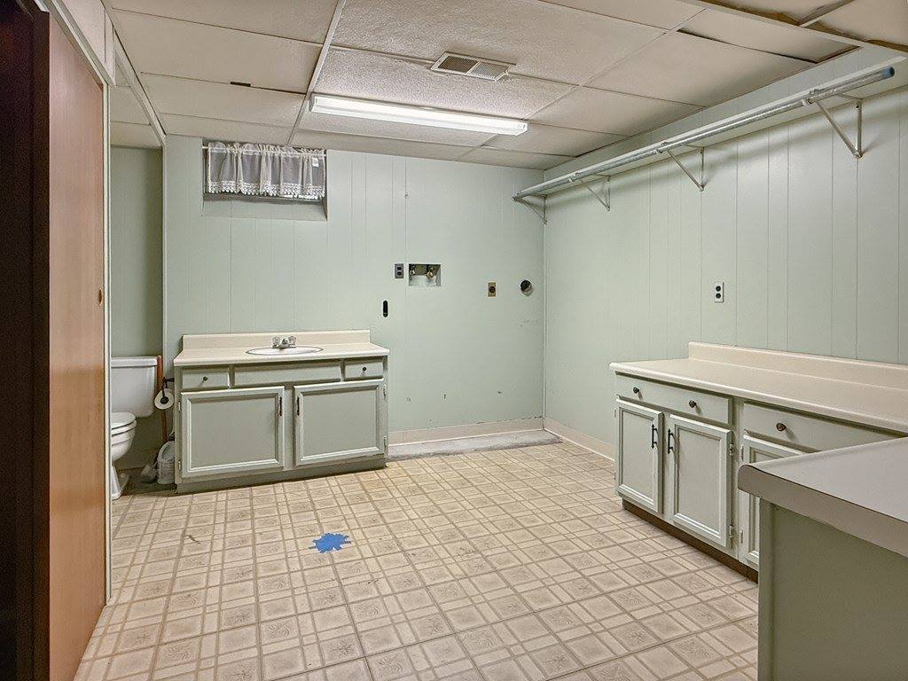 1380 Center Lane Dr, Ashland, OH 44805